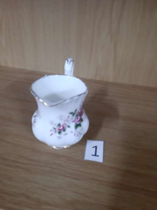 ROYAL ALBERT LAVENDER ROSE MILK JUG 1