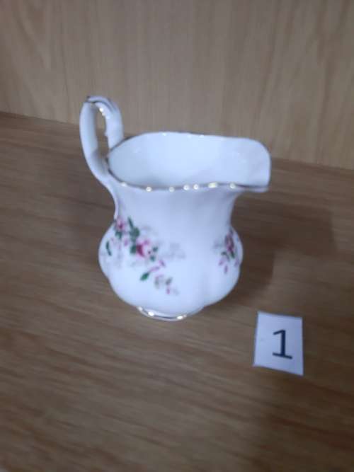 ROYAL ALBERT LAVENDER ROSE MILK JUG 1
