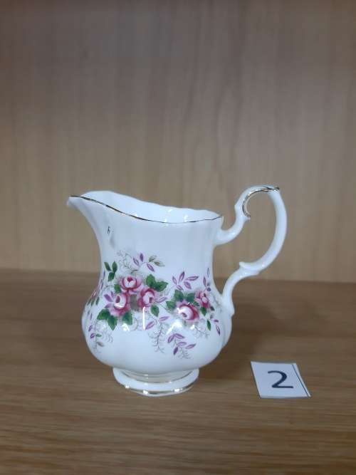 ROYAL ALBERT LAVENDER ROSE MILK JUG 2