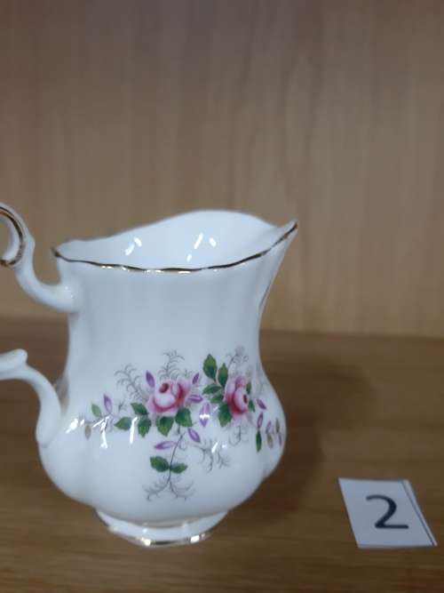ROYAL ALBERT LAVENDER ROSE MILK JUG 2
