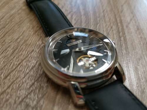 10 K Unique Sapphire 1 Handed Day Night Moonpahse Watch