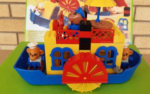 Vintage  LEGO 3673  PADDLE STEAMBOAT