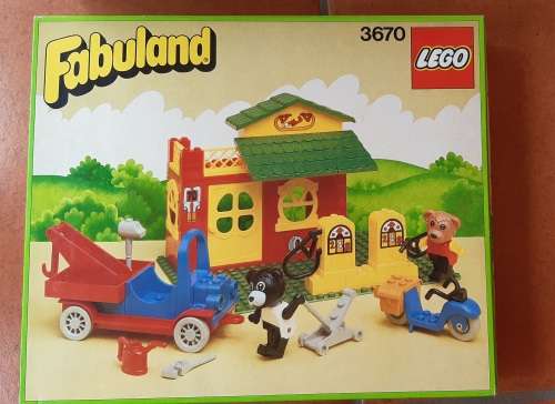 Vintage  LEGO 3670 SERVICE STATION ( made in Denmark )