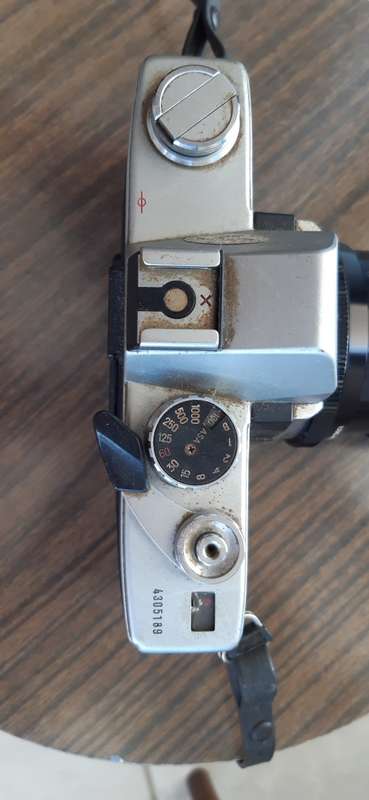 Vintage MINOLTA SRT 1016 Camera with f 80 - 200 mm lens