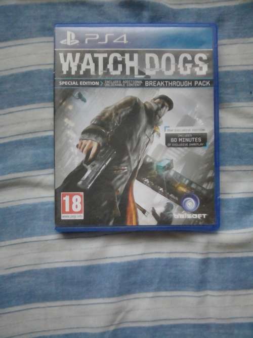 PLAYSTATION 4 (500GB) PLUS 9 GAMES