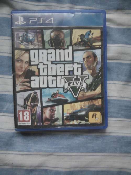 PLAYSTATION 4 (500GB) PLUS 9 GAMES
