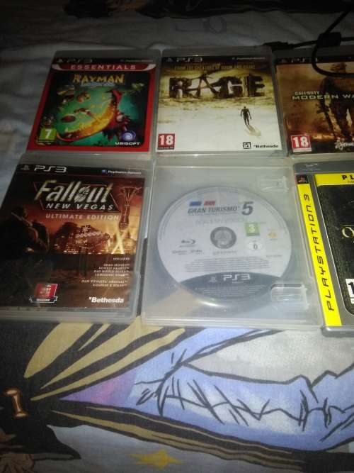PS3 320GB WITH 10 GAMES + RED Controller