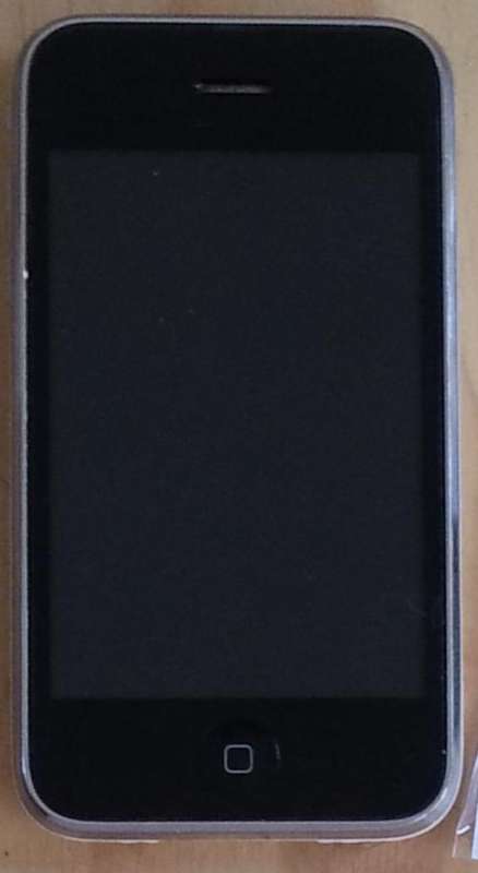 Iphone 3GS 16GB white (iOs 6.1) in daily use. With box, and many extras FREE!!