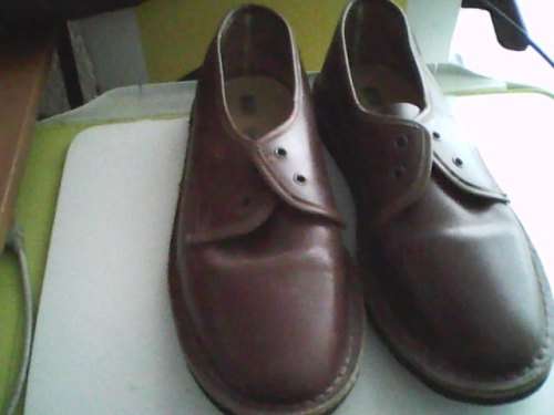 100% GENIUN LEATHER SIZE 6 VELLIES ONLY NEEDS NEW LACES