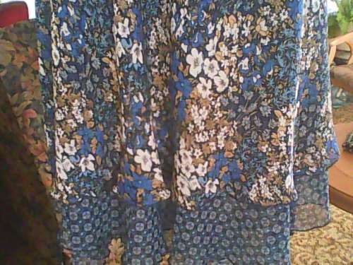 BLUE WITH FLOWERS  WRAP AROUND SKIRT - SIZE L - LIKE NEW