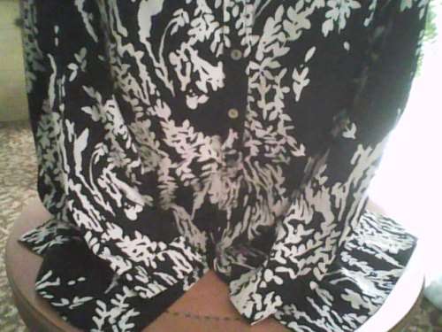 BLACK & WHITE  PENNY C LONG SLEEVED TOP SIZE 18 (40) - VERY GOOD CONDITION