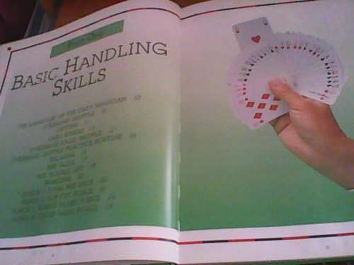 THE AMAZING BOOK OF CARD TRICKS A HOST OF SIMPLE YET SPECTACULAR TRICKS - HARDCOVER