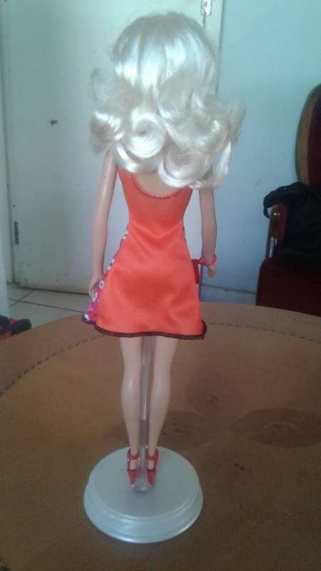 BARBIE WITH PLATINUM HAIR