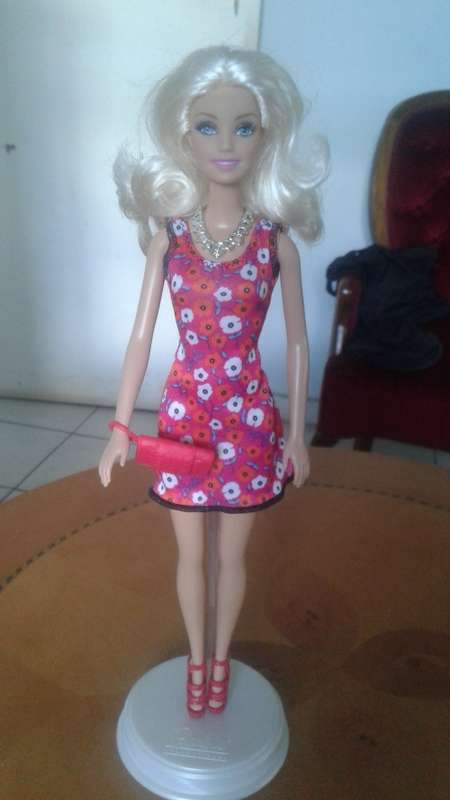 BARBIE WITH PLATINUM HAIR