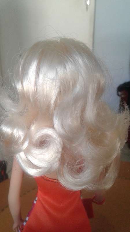 BARBIE WITH PLATINUM HAIR