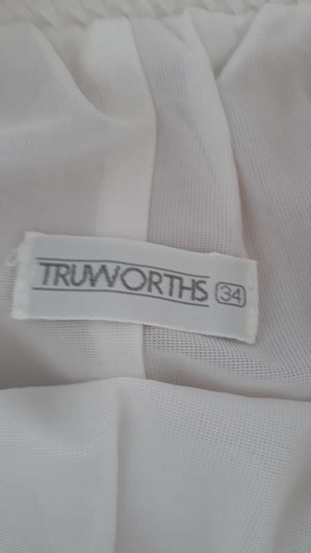 VINTAGE WHITE SHEER PLEATED SKIRT: TRUWORTHS / 34/10 - GOOD