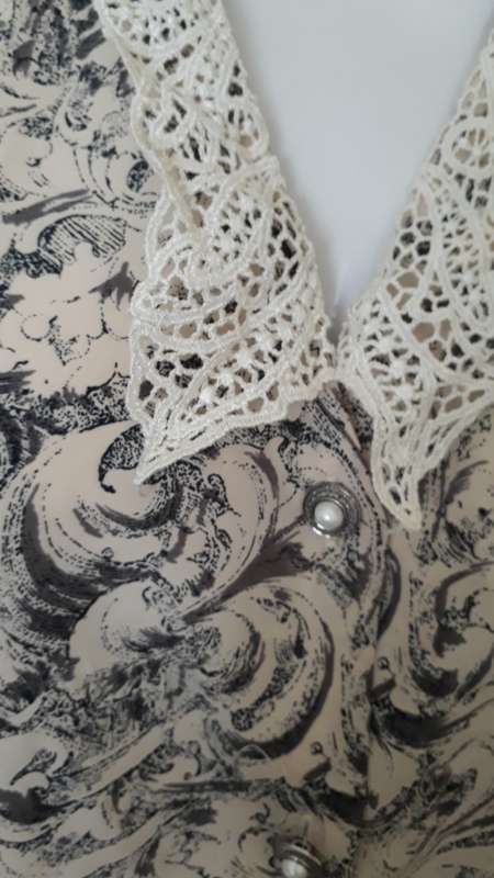 WOMEN SKIRT AND TOP FLOWERED SET - SIZE 36/12 - VERY GOOD