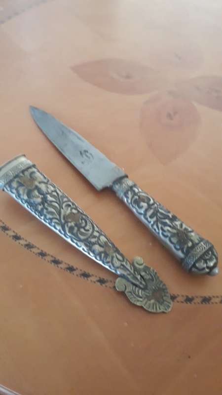 VINTAGE WALL DECORATIVE KNIFE/DAGGER