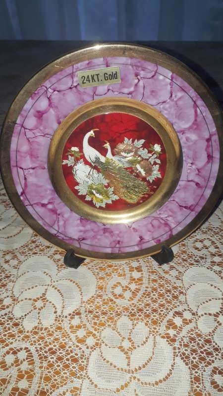 ART OF CHOKIN JAPAN PEACOCK 24K TRIM DECORATIVE COLLECTOR PLATE SET WITH STANDS