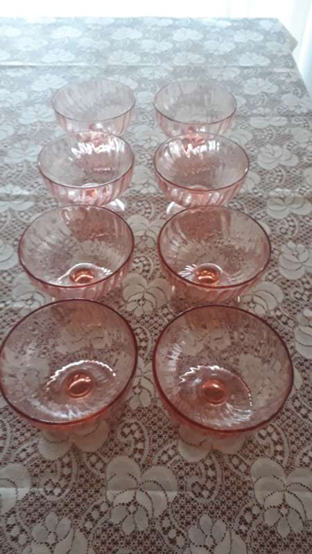 ROSALINE - ARCOC FRANCE PINK SWIRL GLASS 8 DESSERT BOWLS - RARE FIND