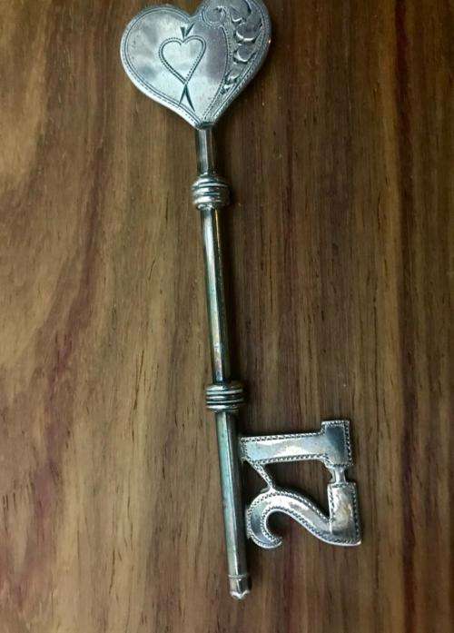 !!R1 Start!! No Reserve!! Hallmark Silver 21st Key