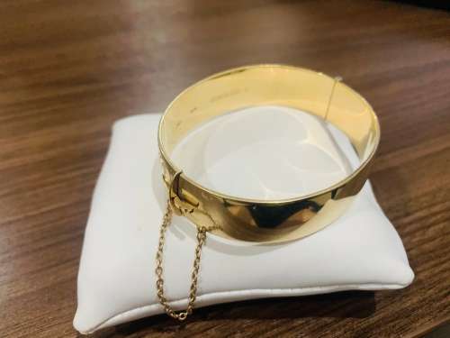 Solid Ladies 9ct Yellow Gold Metal Core Bangle Weight 44Grams!