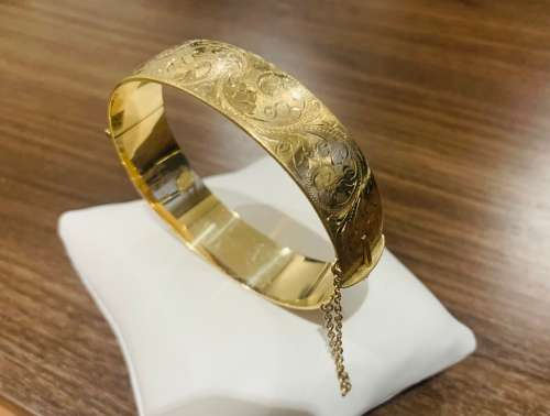 Solid Ladies 9ct Yellow Gold Metal Core Bangle Weight 44Grams!