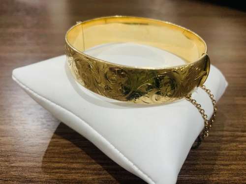 Solid Ladies 9ct Yellow Gold Metal Core Bangle Weight 44Grams!