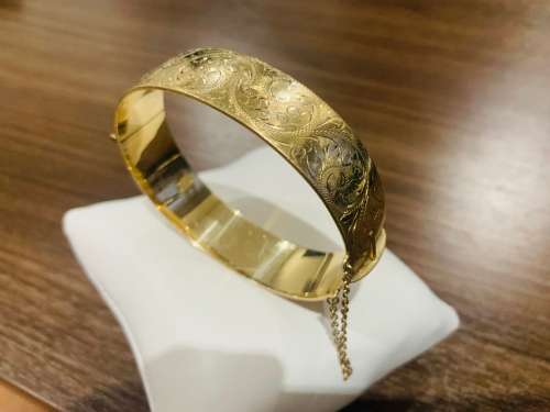 Solid Ladies 9ct Yellow Gold Metal Core Bangle Weight 44Grams!