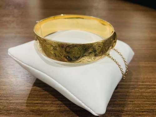 Solid Ladies 9ct Yellow Gold Metal Core Bangle Weight 44Grams!