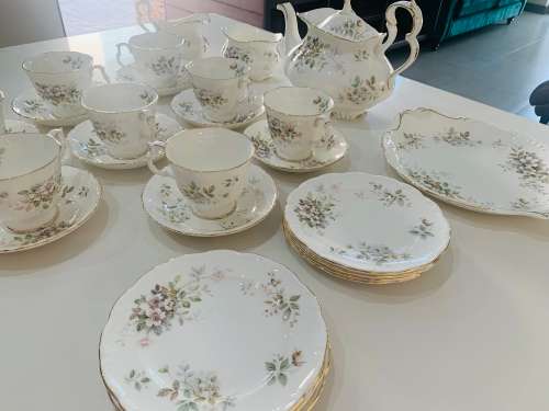 ROYAL ALBERT-Haworth Rare Full Tea Set! Set of 8x With Large Teapot!