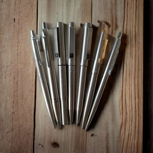 Stunning vintage collectors assortment of Parker Pens