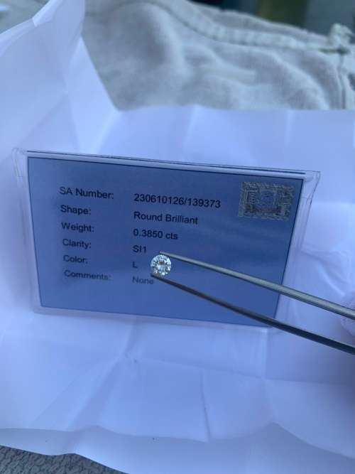 Value-R15400.00 Brilliant Cut Diamond 0.3850cts Diamond!