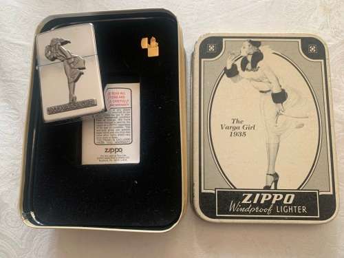 Rare vintage collectors Silver Zippo lighter with distinctive top with original casing