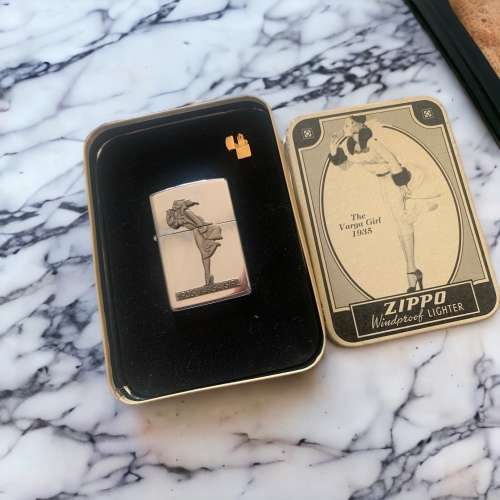 Rare vintage collectors Silver Zippo lighter with distinctive top with original casing