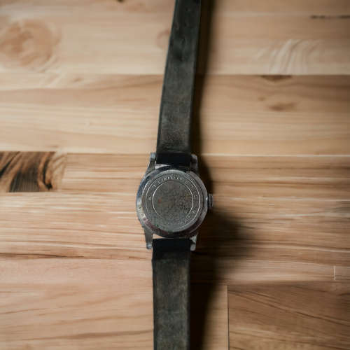 Stunning Vintage Collectors Olivia quartz ladies watch on leather strap