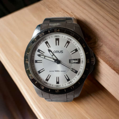 Stunning Vintage Collectors gents Lorus quartz watch value R1400.00
