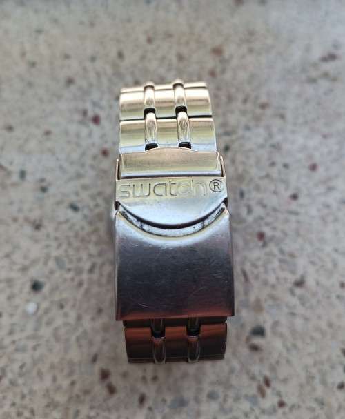 Vintage Collectors Swatch Swiss Gents Watch with black and silver dial Value R2250.00