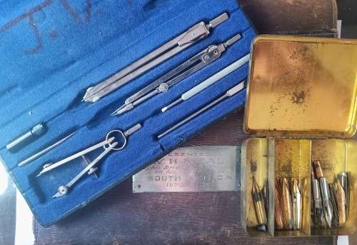Vintage Collectors selection comprising of maths set, leather like folder & fountain pen nibs