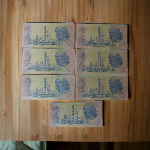 Collectors vintage crisp sequenced Two Rand notes