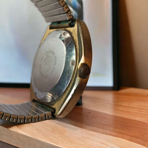 Vintage Collectors Roamer searock automatic gents watch on gold plated stretch strap value R7500.00