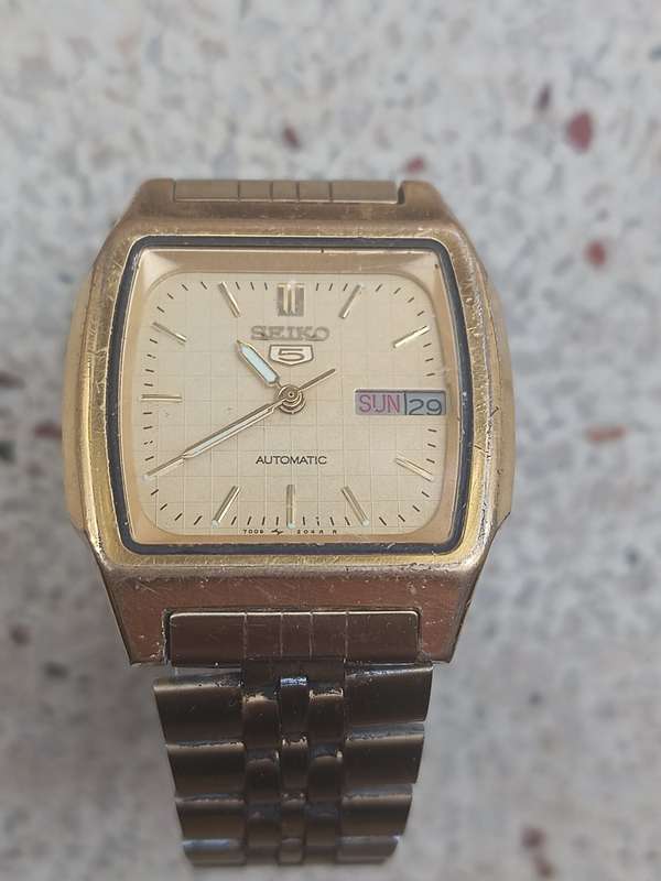 Collectors square dial automatic Seiko Gents watch with date and day at three value R3499.00