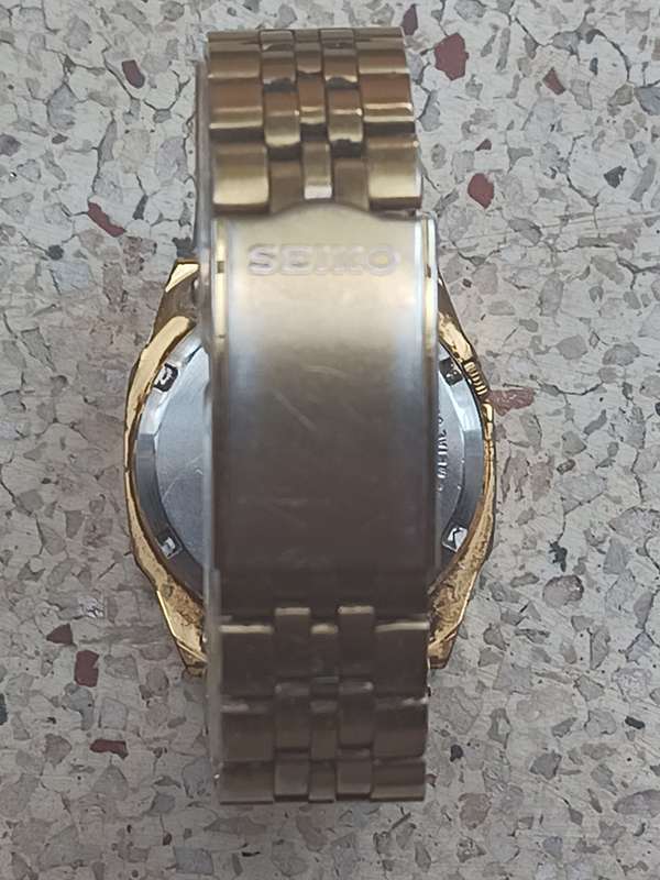 Collectors square dial automatic Seiko Gents watch with date and day at three value R3499.00