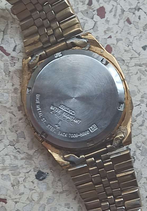 Collectors square dial automatic Seiko Gents watch with date and day at three value R3499.00