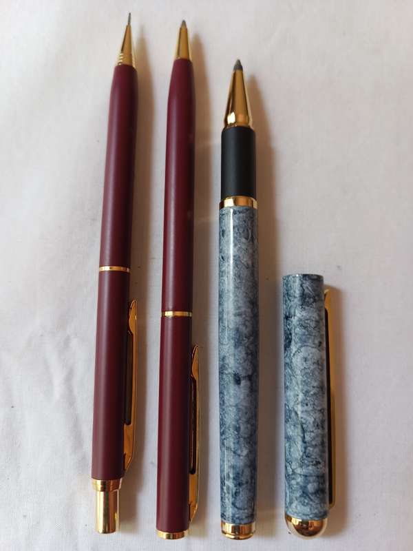 Collectors selection of pens, including a Sheaffer fountain pen