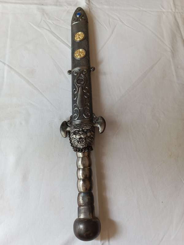Collectors stainless steel dagger / short sword with decorative hilt and sheath