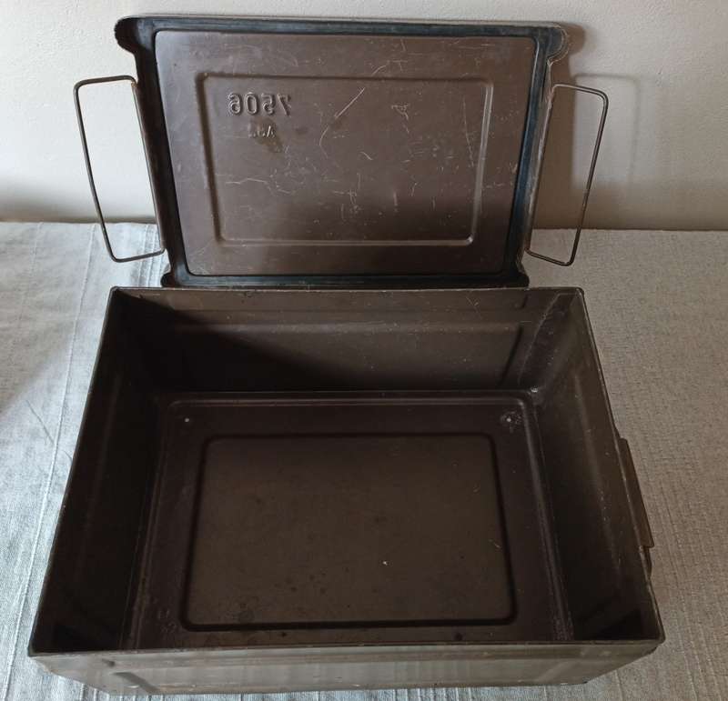 Vintage collectors army ammunition crate, perfect as a tool / storage box