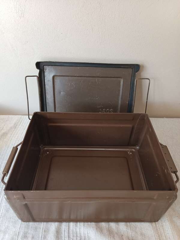 Vintage collectors army ammunition crate, perfect as a tool / storage box