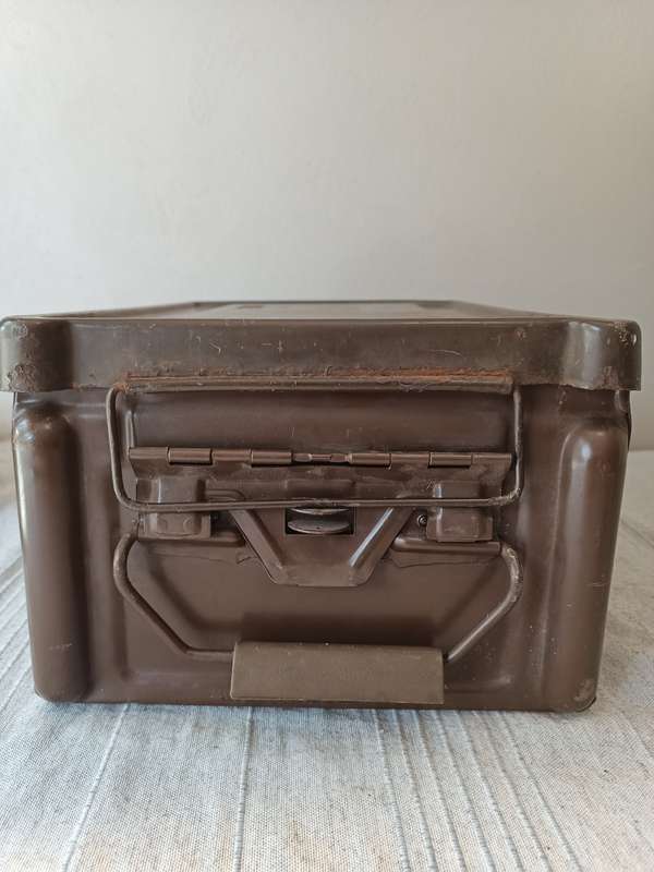 Vintage collectors army ammunition crate, perfect as a tool / storage box