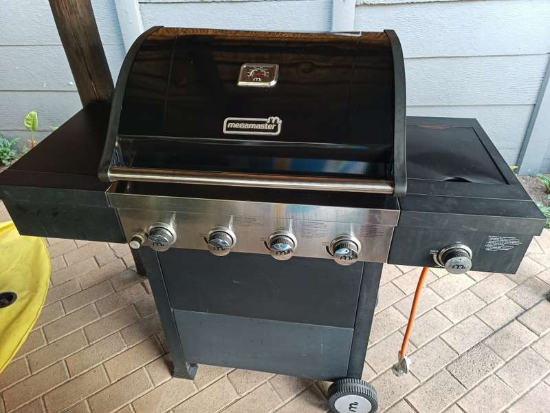 Megamaster sizzler 420 gas braai with 9kg gas bottle